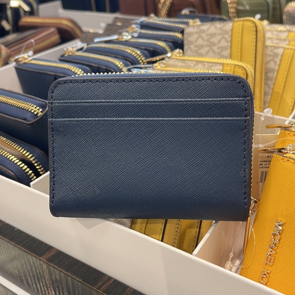 Michael Kors Jet Set Travel Medium Zip Around Card Case 
Color: Navy 
NWT - Picture 4 of 16